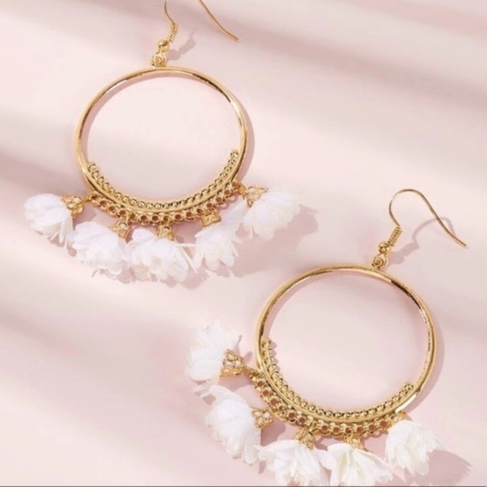 3/$30 💛 Ruffle Drop Earrings - Picture 3 of 4